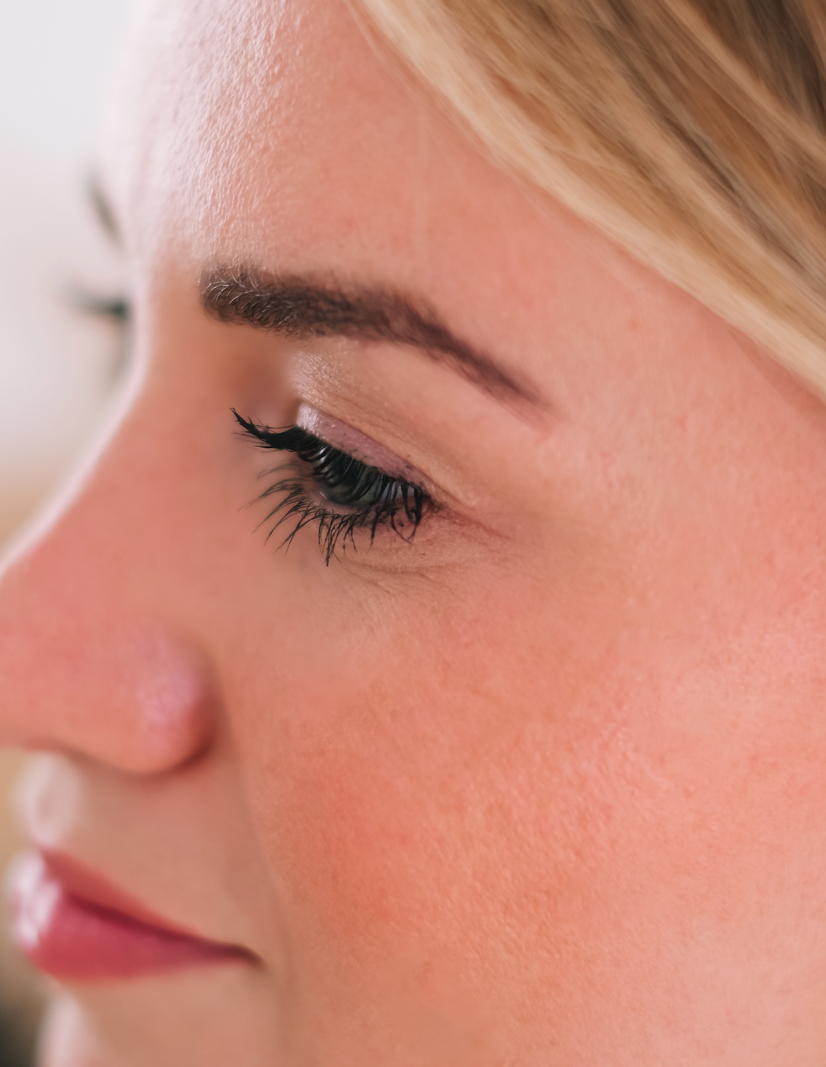 Schöne Wimpern durch Wimpernserum