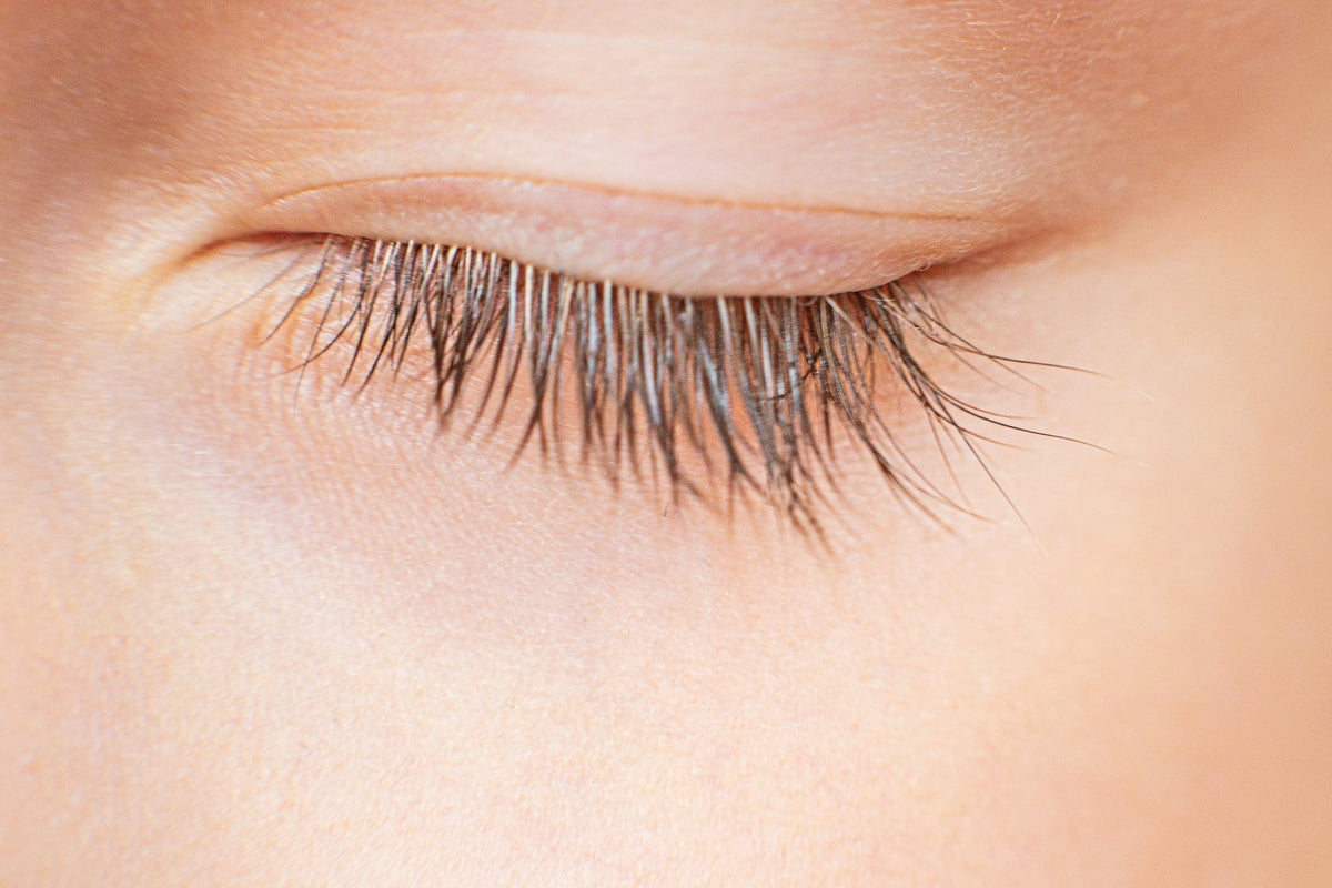 Schöne Wimpern: einfaches Wimpern boosten durch Wimpernserum!