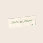 Dr. Massing Cosmetics Kosmetikband aus Baumwolle mit Ready, Set, Glow Stickerei