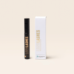 Produktbild Long Lashes Classic Serum in Flasche mit Produktverpackung vor beigen Hintergrund