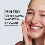 Portrait einer jungen Frau. Neben ihrem Gesicht steht in schwarzer Schrift: "Dein Trio für Reinigung, Wachstum und Volumen mit maritimer Kraft"