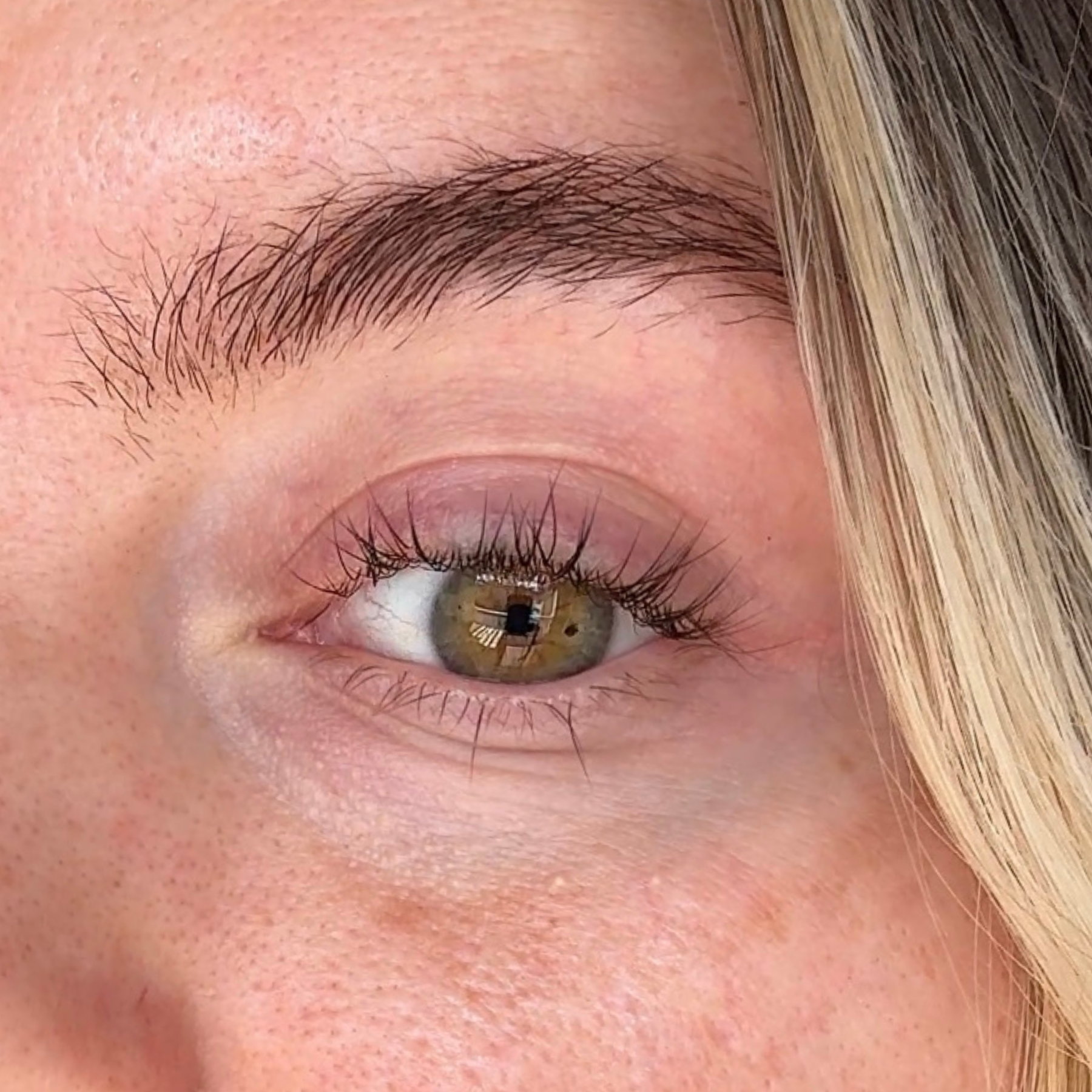 Nachhervergleichsbild Augenpartie nach Anwendung des LongLashes Eye Cleansers