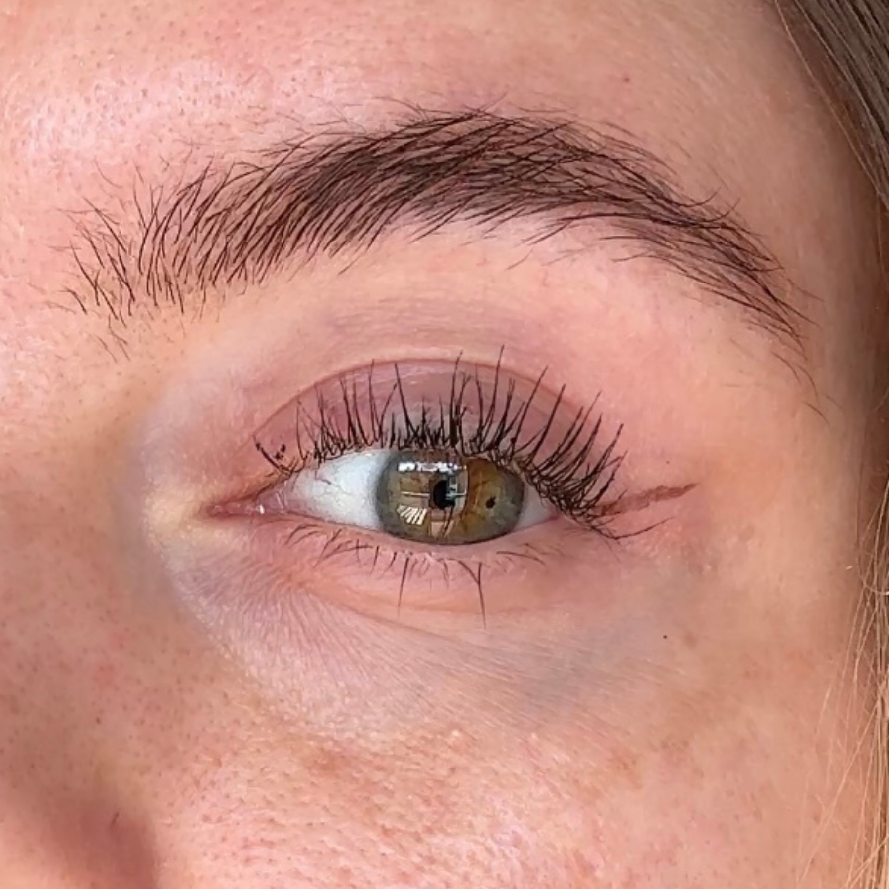 Vorhervergleichsbild Augenpartie nach Anwendung des LongLashes Eye Cleansers