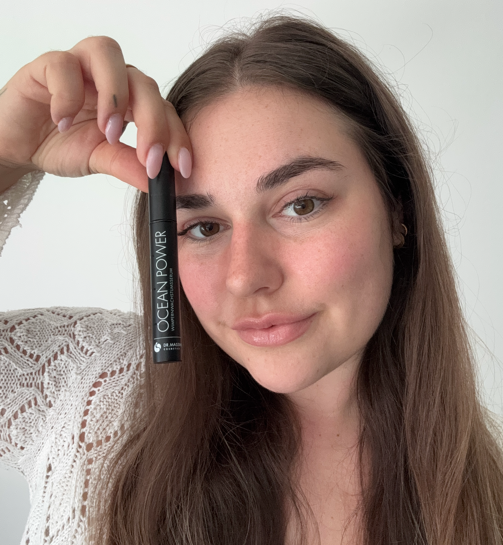 3. Schritt der Anwendung des Ocean Power Wimpernserum