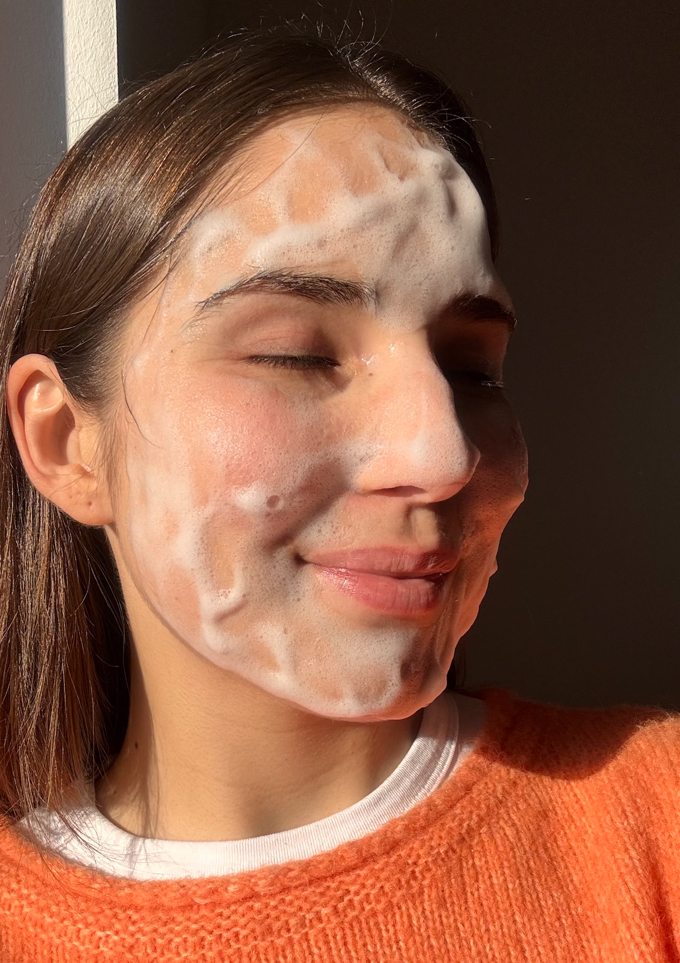 1. Schritt Anwendung Payalove Toner mit Reinigungsschaum im Gesicht