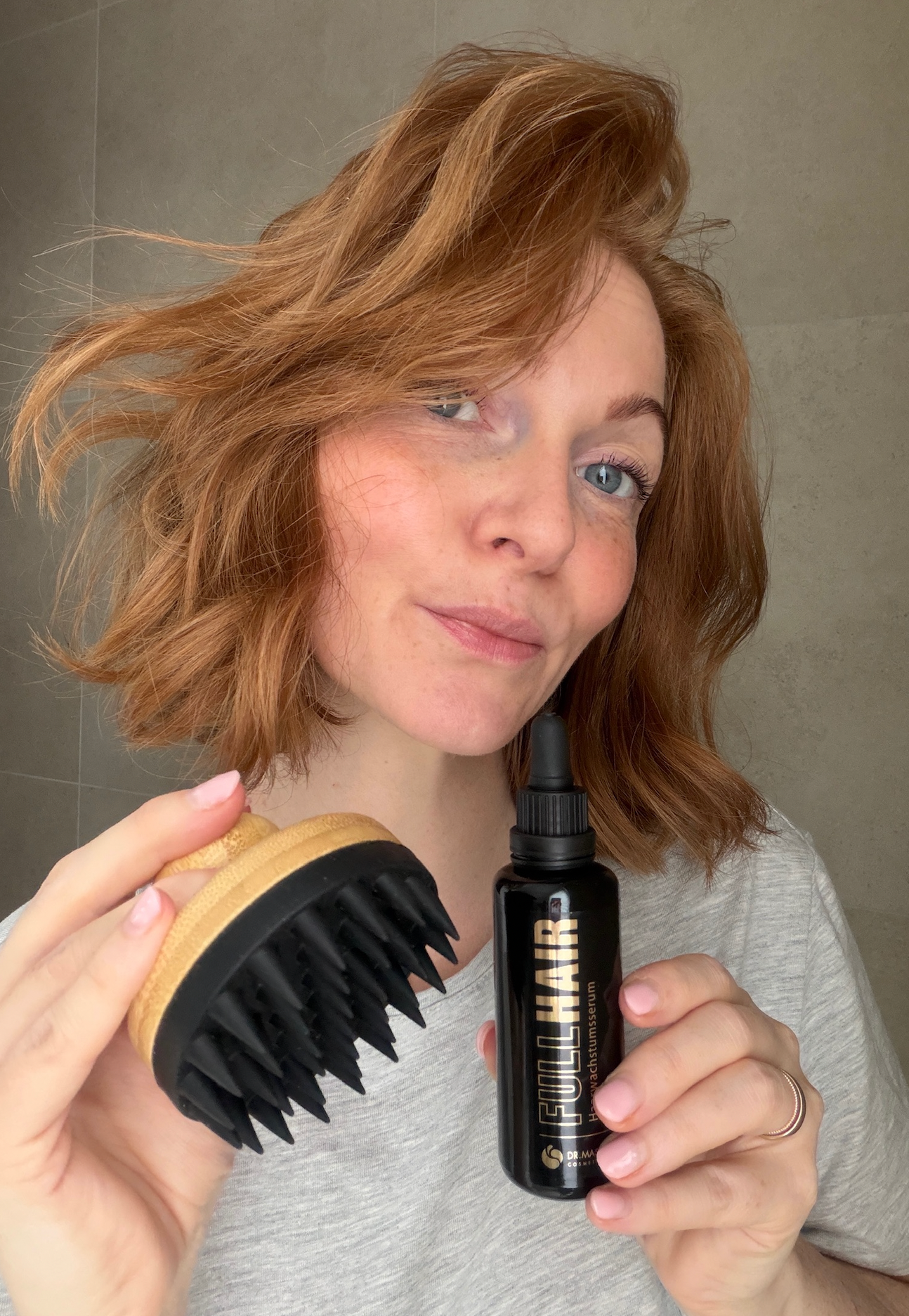 3. Schritt der Anwendung Haarwuchsmittel und Kopfmassager