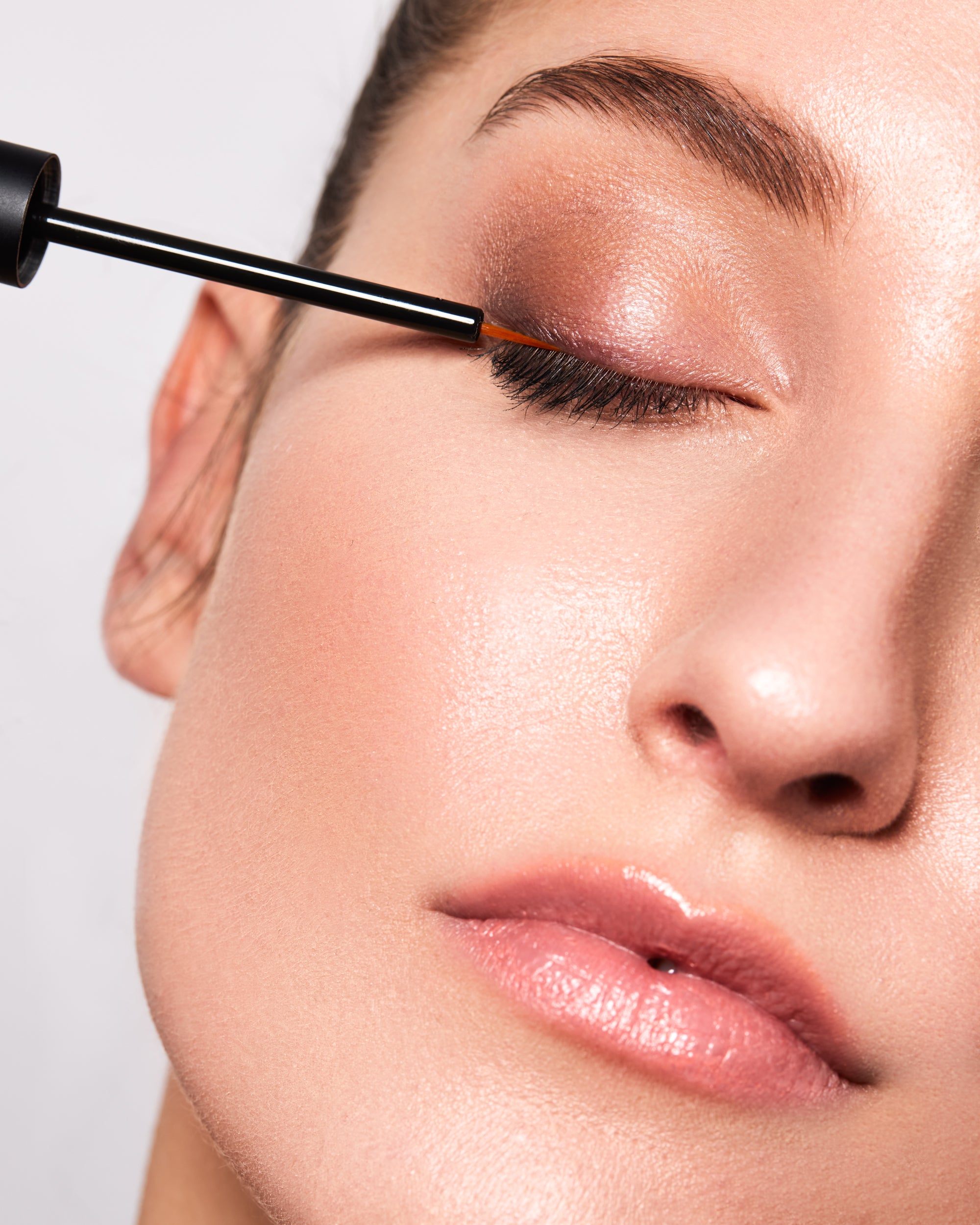 2. Schritt der Anwendung des Ocean Power Wimpernserum