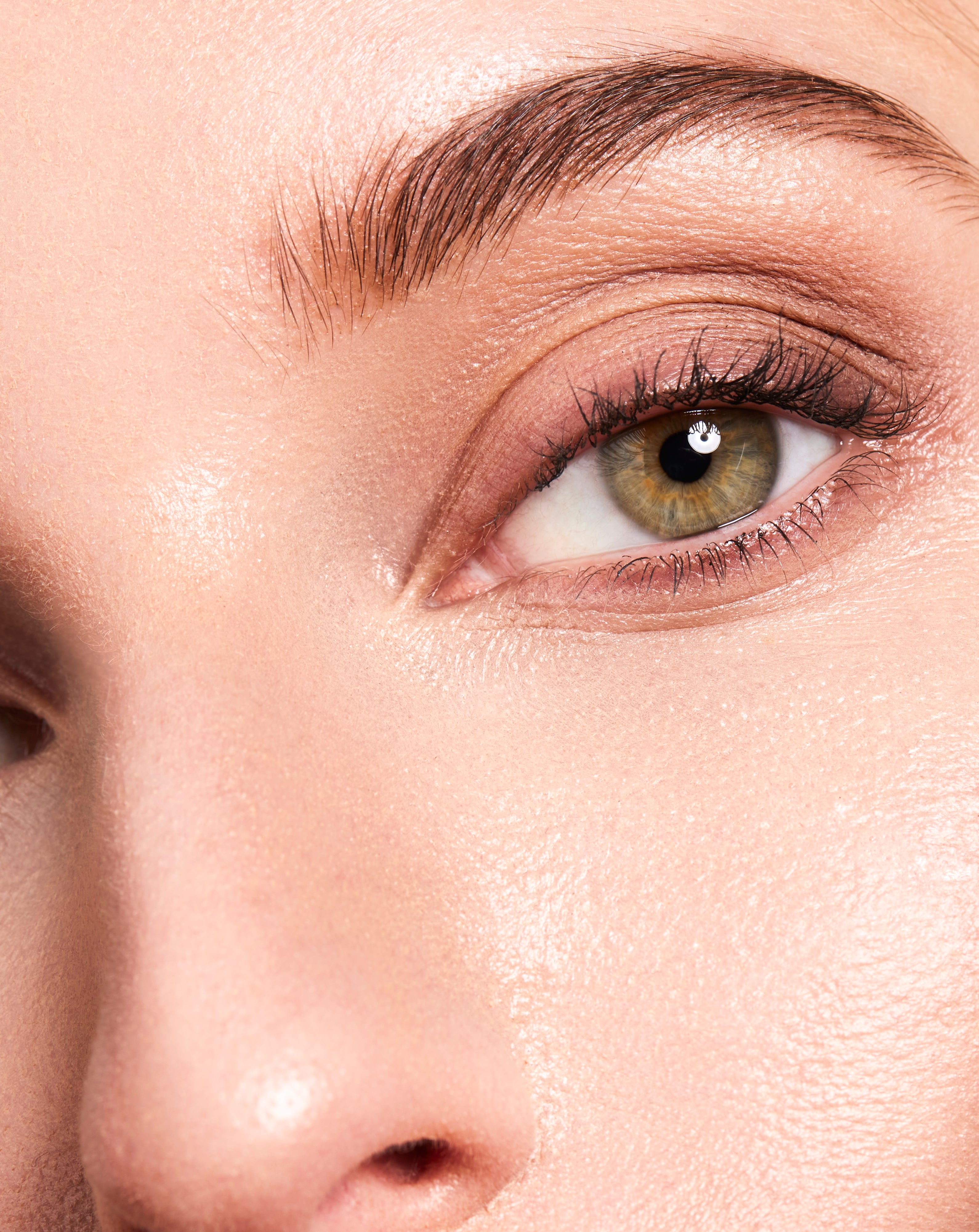 3. Schritt der Anwendung vom Ocean Power Wimpernserum